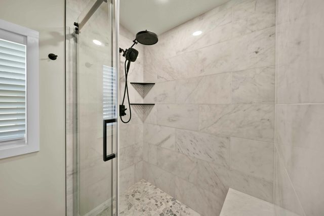 1217 Crag Walk, Redding, CA 96003