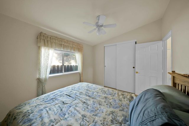 1217 Crag Walk, Redding, CA 96003