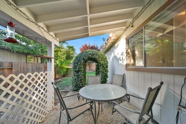 1217 Crag Walk, Redding, CA 96003