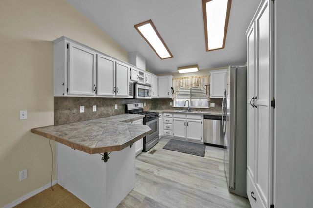 1217 Crag Walk, Redding, CA 96003