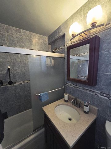 8900 170 12F, Jamaica, NY 11432