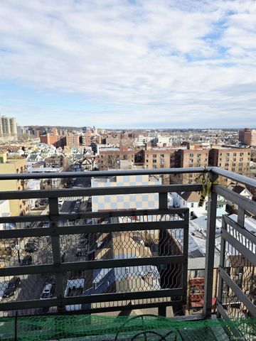 8900 170 12F, Jamaica, NY 11432