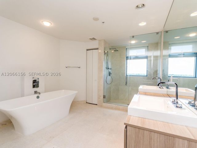 17301 Biscayne Blvd 1004, North Miami Beach, FL 33160