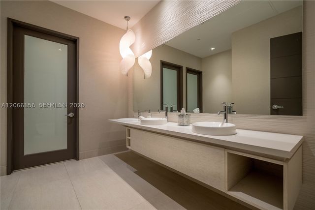 17301 Biscayne Blvd 1004, North Miami Beach, FL 33160