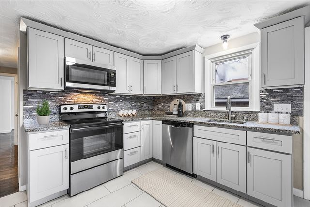 41 Gleason Street, Cranston, RI 02910