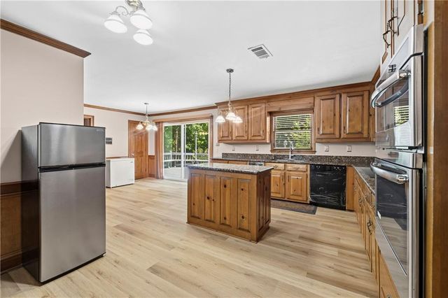 1561 Barrington View, Stone Mountain, GA 30087