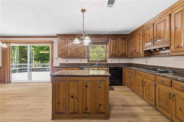 1561 Barrington View, Stone Mountain, GA 30087
