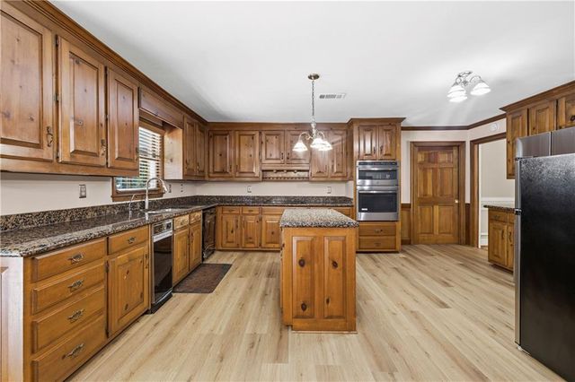 1561 Barrington View, Stone Mountain, GA 30087