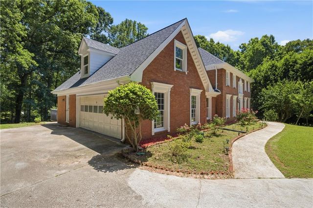 1561 Barrington View, Stone Mountain, GA 30087