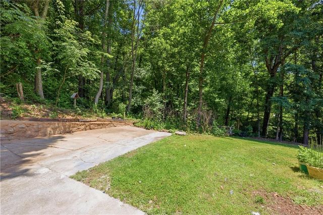 1561 Barrington View, Stone Mountain, GA 30087