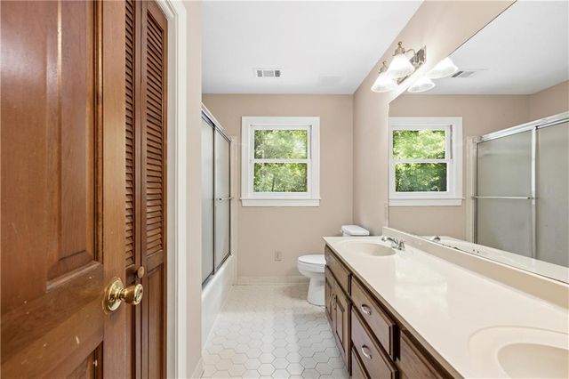 1561 Barrington View, Stone Mountain, GA 30087