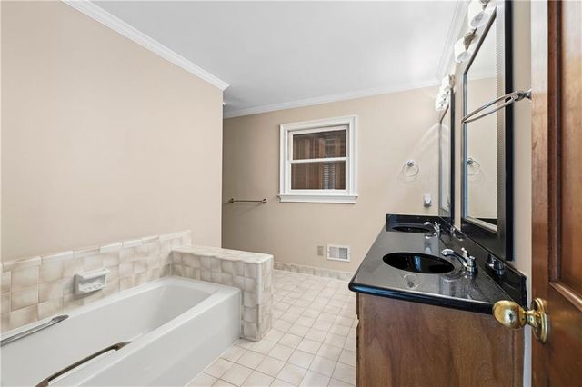 1561 Barrington View, Stone Mountain, GA 30087