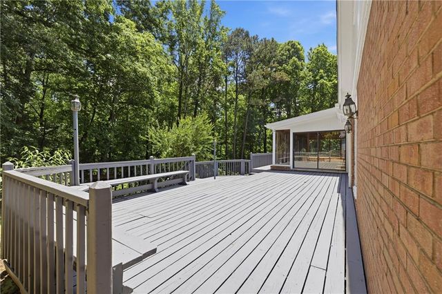 1561 Barrington View, Stone Mountain, GA 30087