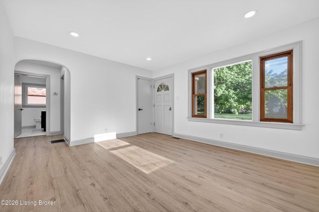 4908 Greenwood Rd, Louisville, KY 40258