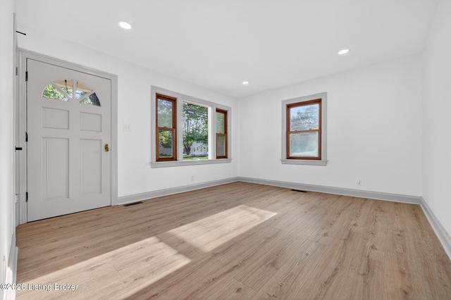 4908 Greenwood Rd, Louisville, KY 40258