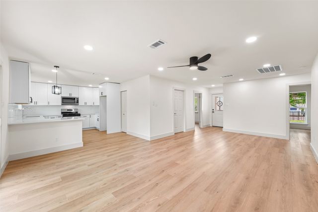 9404 Glengreen Drive, Dallas, TX 75217