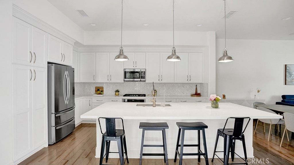 111 Frame, Irvine, CA 92618 — photo 2