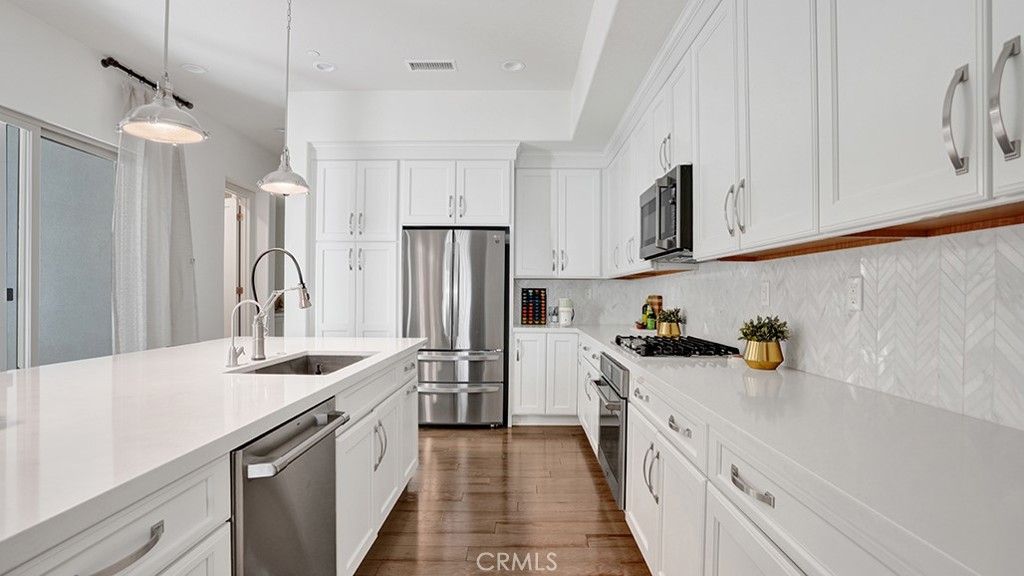 111 Frame, Irvine, CA 92618 — photo 3