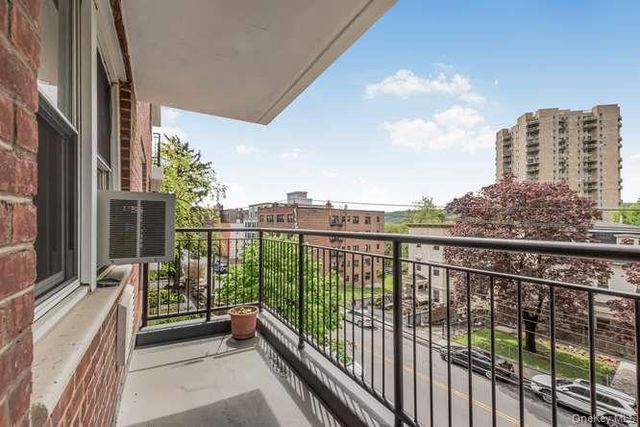 440 Warburton Avenue Avenue 3E, Yonkers, NY 10701