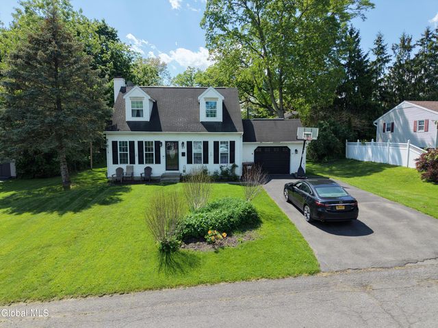 27 Ridge Road, Ravena, NY 12143
