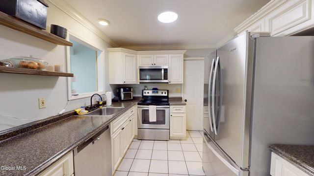 27 Ridge Road, Ravena, NY 12143