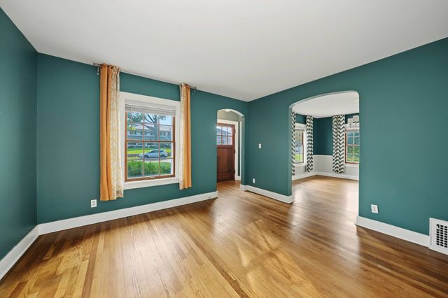 211 Greenway Rd., Salina, KS 67401