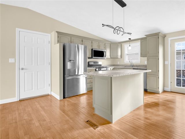 20 Killey Avenue, Warwick, RI 02889