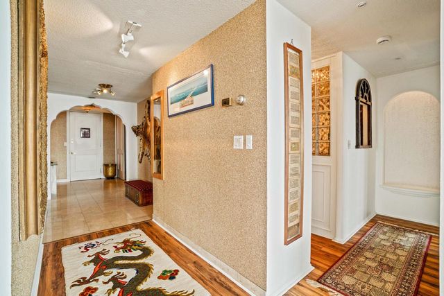 1919 N Summit AVENUE #11C, Milwaukee, WI 53202