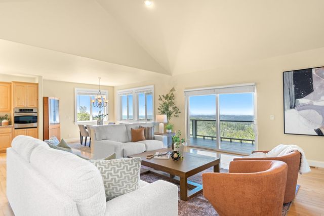 15438 Tarr Ditch Rd, Grass Valley, CA 95949