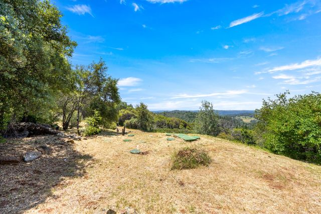 15438 Tarr Ditch Rd, Grass Valley, CA 95949