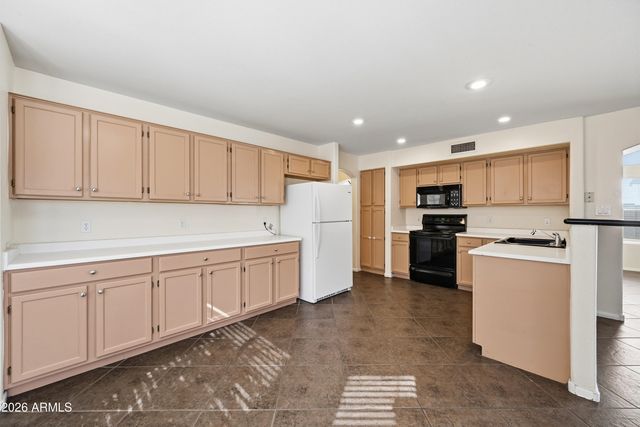 5011 W Kristal Way, Glendale, AZ 85308