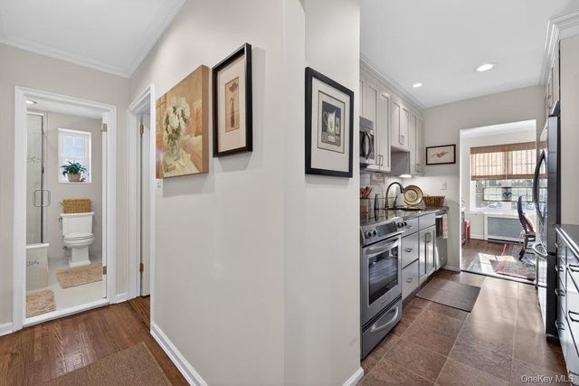 366 Stewart Avenue B10, Garden City, NY 11530