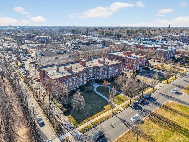 366 Stewart Avenue B10, Garden City, NY 11530