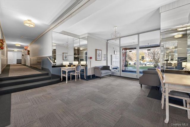 366 Stewart Avenue B10, Garden City, NY 11530