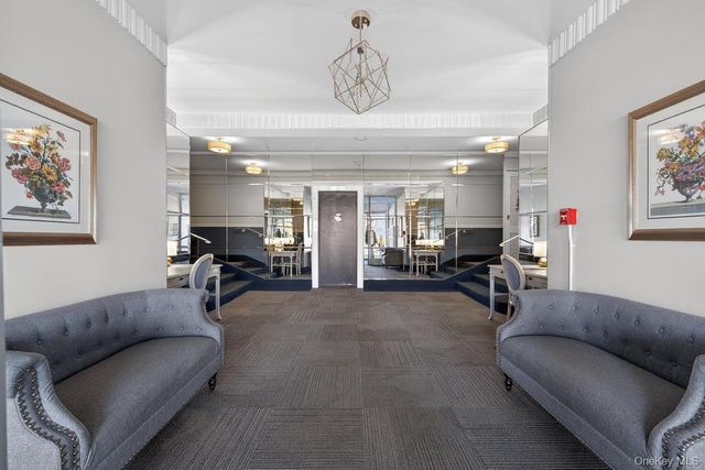 366 Stewart Avenue B10, Garden City, NY 11530