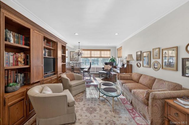 366 Stewart Avenue B10, Garden City, NY 11530