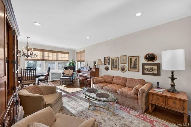 366 Stewart Avenue B10, Garden City, NY 11530