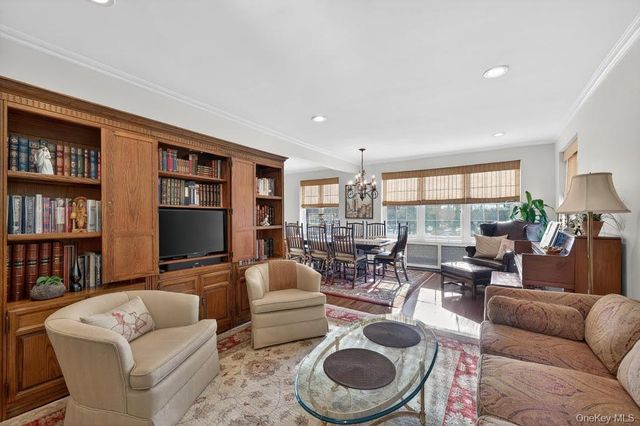 366 Stewart Avenue B10, Garden City, NY 11530