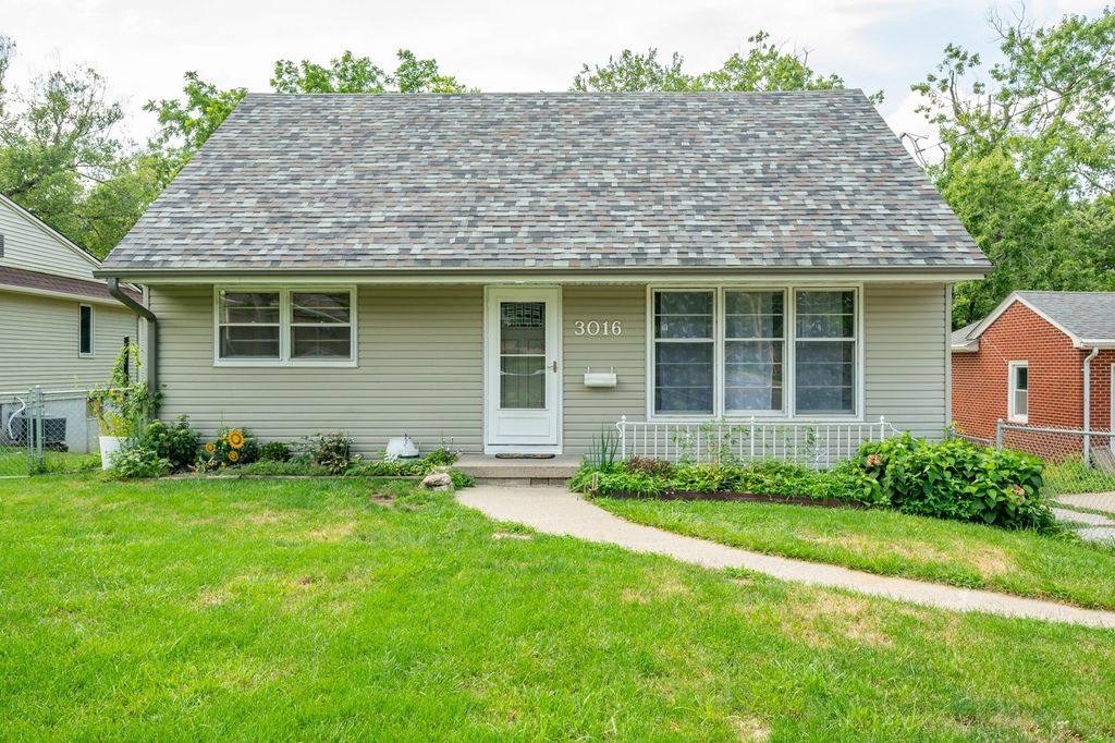 3016 30th Street, Des Moines, IA 50310
