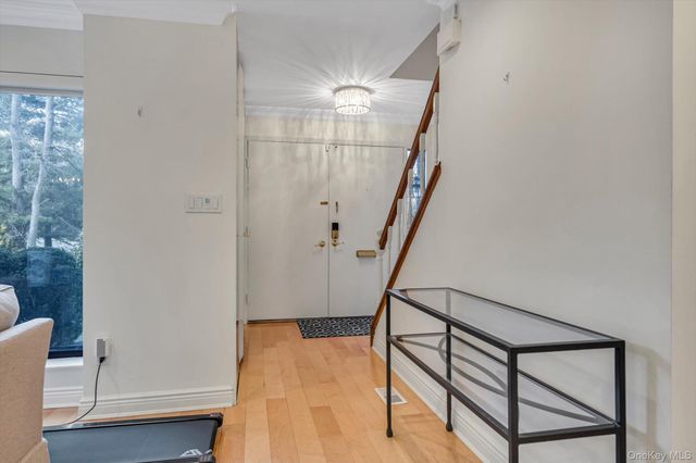 5 Fox Ridge, Roslyn, NY 11576