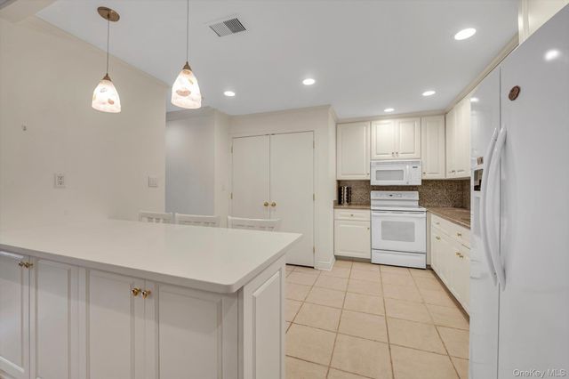 5 Fox Ridge, Roslyn, NY 11576