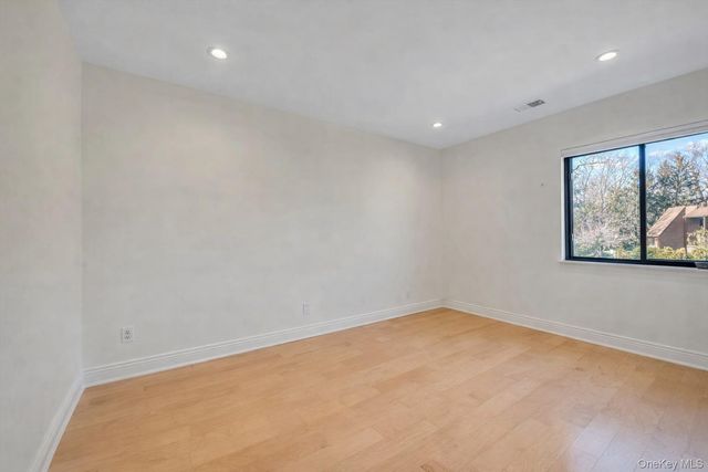 5 Fox Ridge, Roslyn, NY 11576