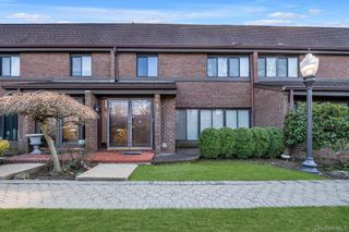 5 Fox Ridge, Roslyn, NY 11576