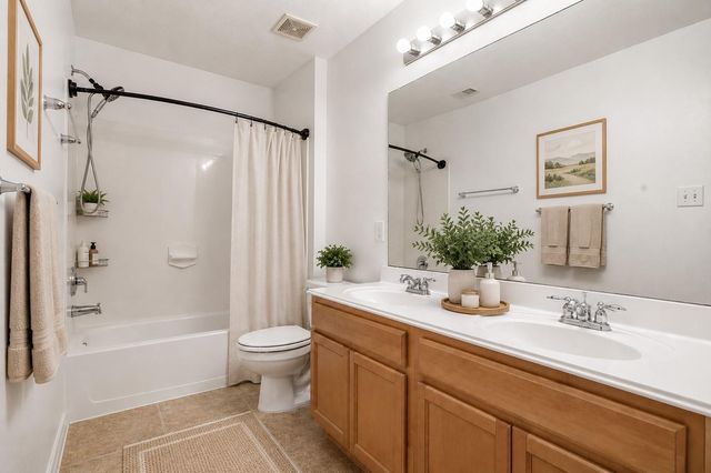 174 Spindle Tree Circle, The Woodlands, TX 77382