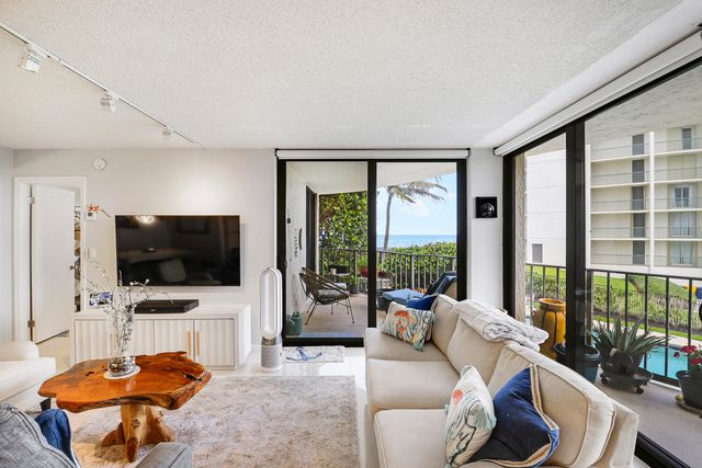 5420 N Ocean Drive 204, Singer Island, FL 33404
