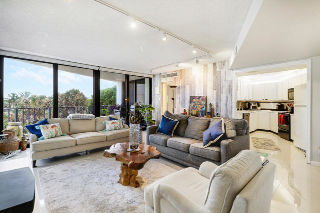 5420 N Ocean Drive 204, Singer Island, FL 33404