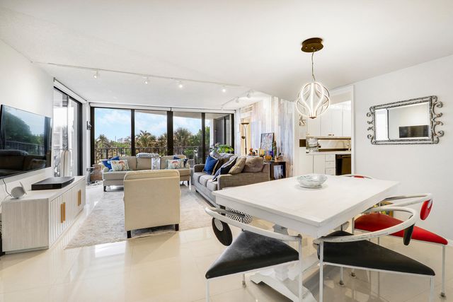 5420 N Ocean Drive 204, Singer Island, FL 33404