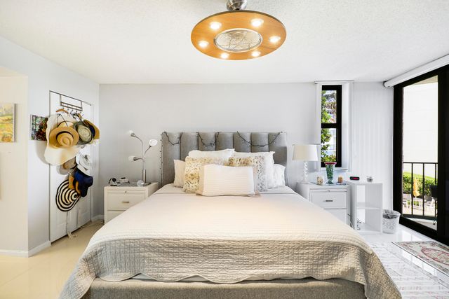5420 N Ocean Drive 204, Singer Island, FL 33404