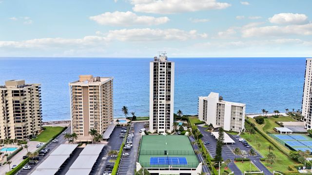 5420 N Ocean Drive 204, Singer Island, FL 33404