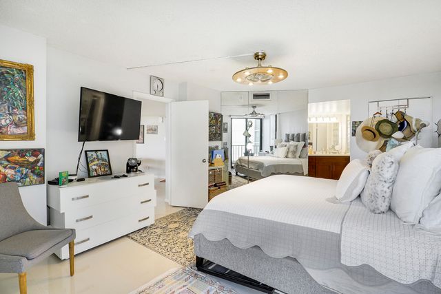 5420 N Ocean Drive 204, Singer Island, FL 33404
